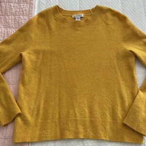 Women’s Athleta Brand crew neck top